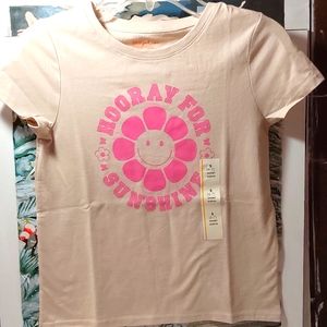 KIDS GIRLS NEW TEE SHIRT SIZE SMALL 6-7 AND WE HAVE SIZE M SIZE 8 SHORT SLEEVES.
